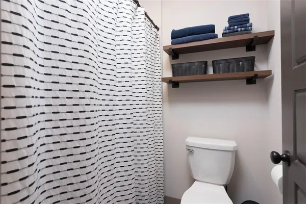 $699,950 | 1101 Southwest Brookside Court, Lee's Summit, MO 64064