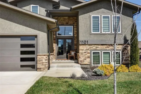 $699,950 | 1101 Southwest Brookside Court, Lee's Summit, MO 64064