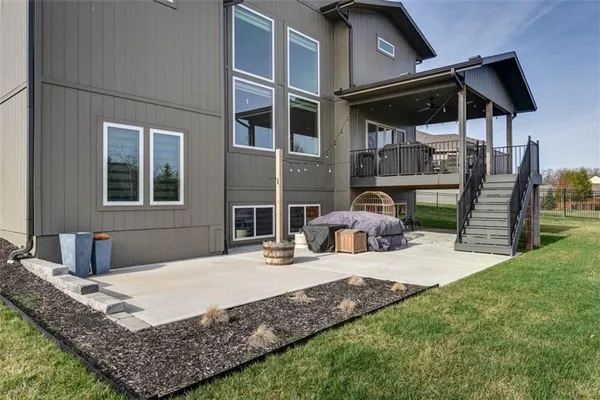 $699,950 | 1101 Southwest Brookside Court, Lee's Summit, MO 64064