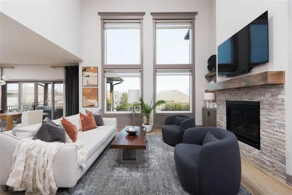 $699,950 | 1101 Southwest Brookside Court, Lee's Summit, MO 64064