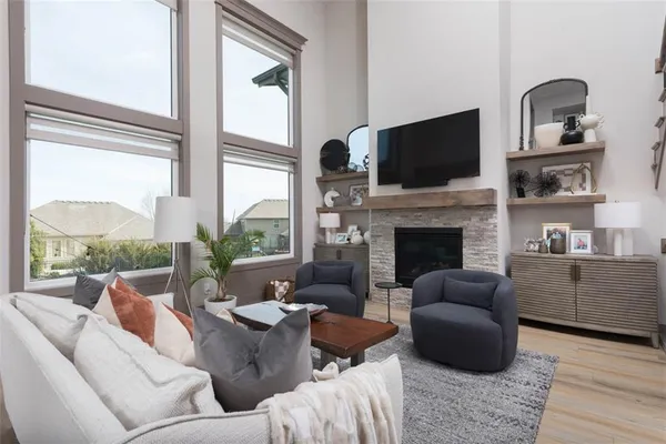 $699,950 | 1101 Southwest Brookside Court, Lee's Summit, MO 64064