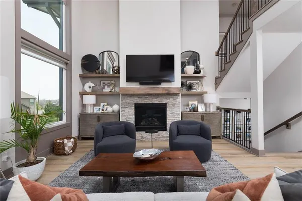 $699,950 | 1101 Southwest Brookside Court, Lee's Summit, MO 64064