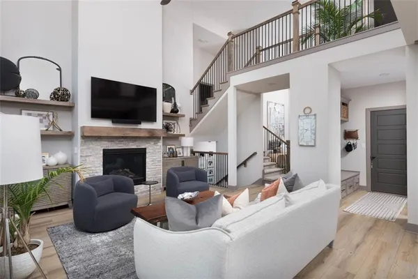 $699,950 | 1101 Southwest Brookside Court, Lee's Summit, MO 64064