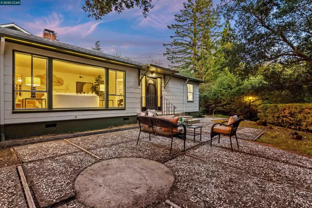 a view of a yard with a tree