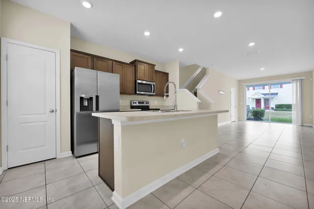 $195,000 | 575 Oakleaf Plantation Parkway, Unit 1502, Orange Park, FL 32065