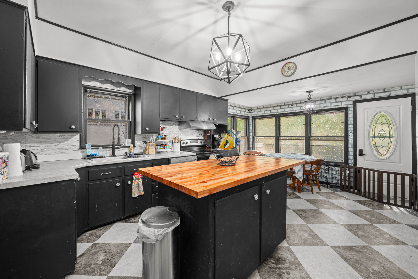 1004 13th Avenue Moline, IL 61265 - Photo 4 of 47