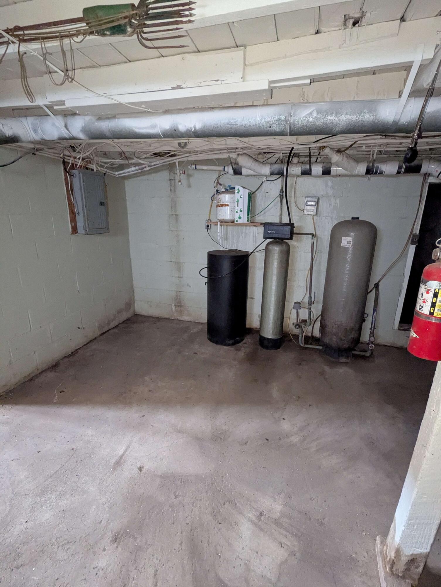 613 East County Line Road Tekonsha, MI 49092 - Photo 12 of 14 613 E County Line Rd - basement 1