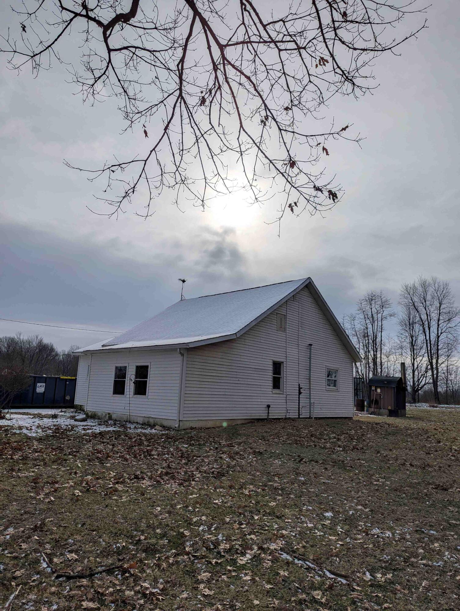 613 East County Line Road Tekonsha, MI 49092 - Photo 3 of 14 613 E County Line Rd - side, right