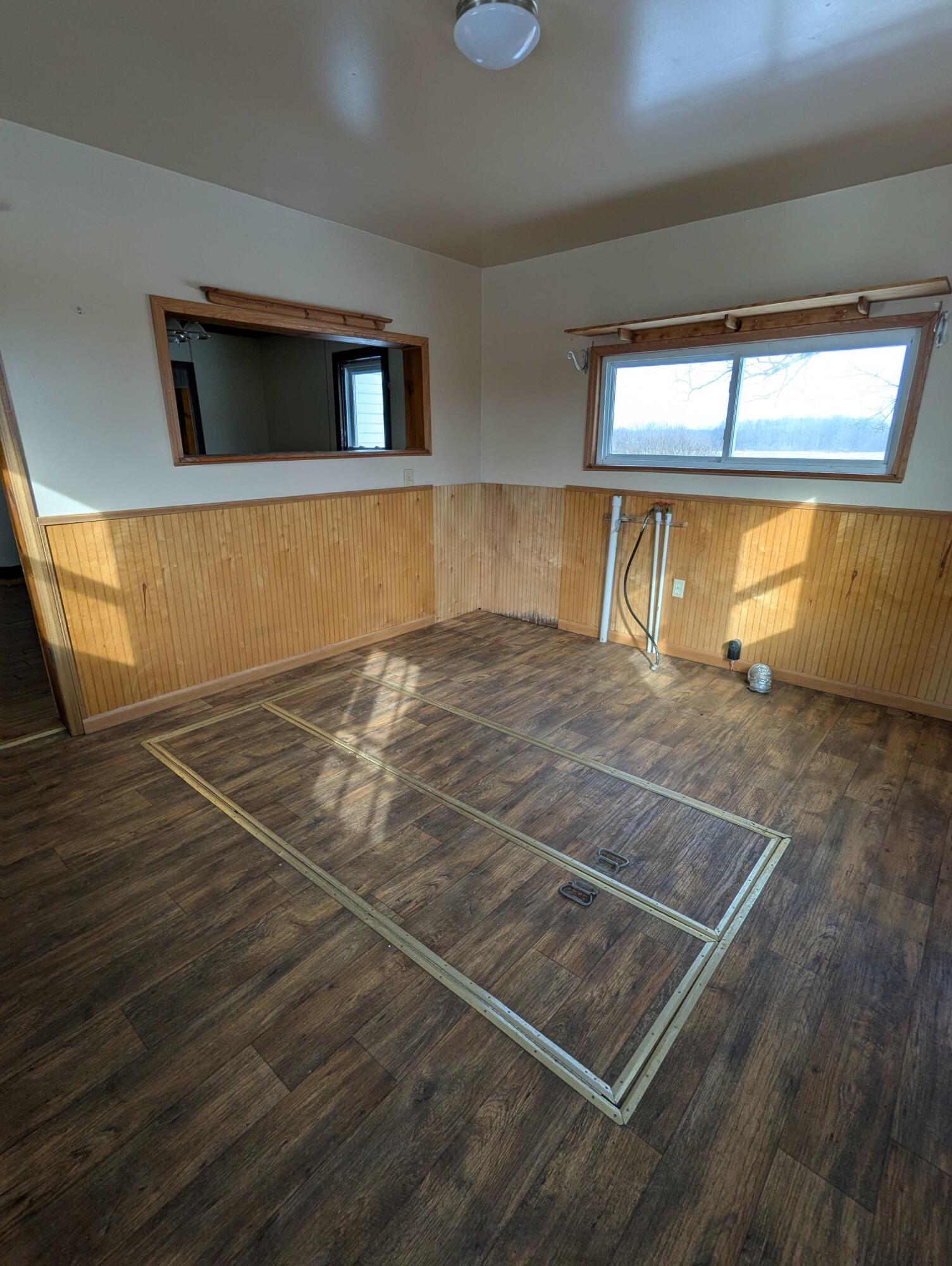 613 East County Line Road Tekonsha, MI 49092 - Photo 5 of 14 613 E County Line Rd - mud room