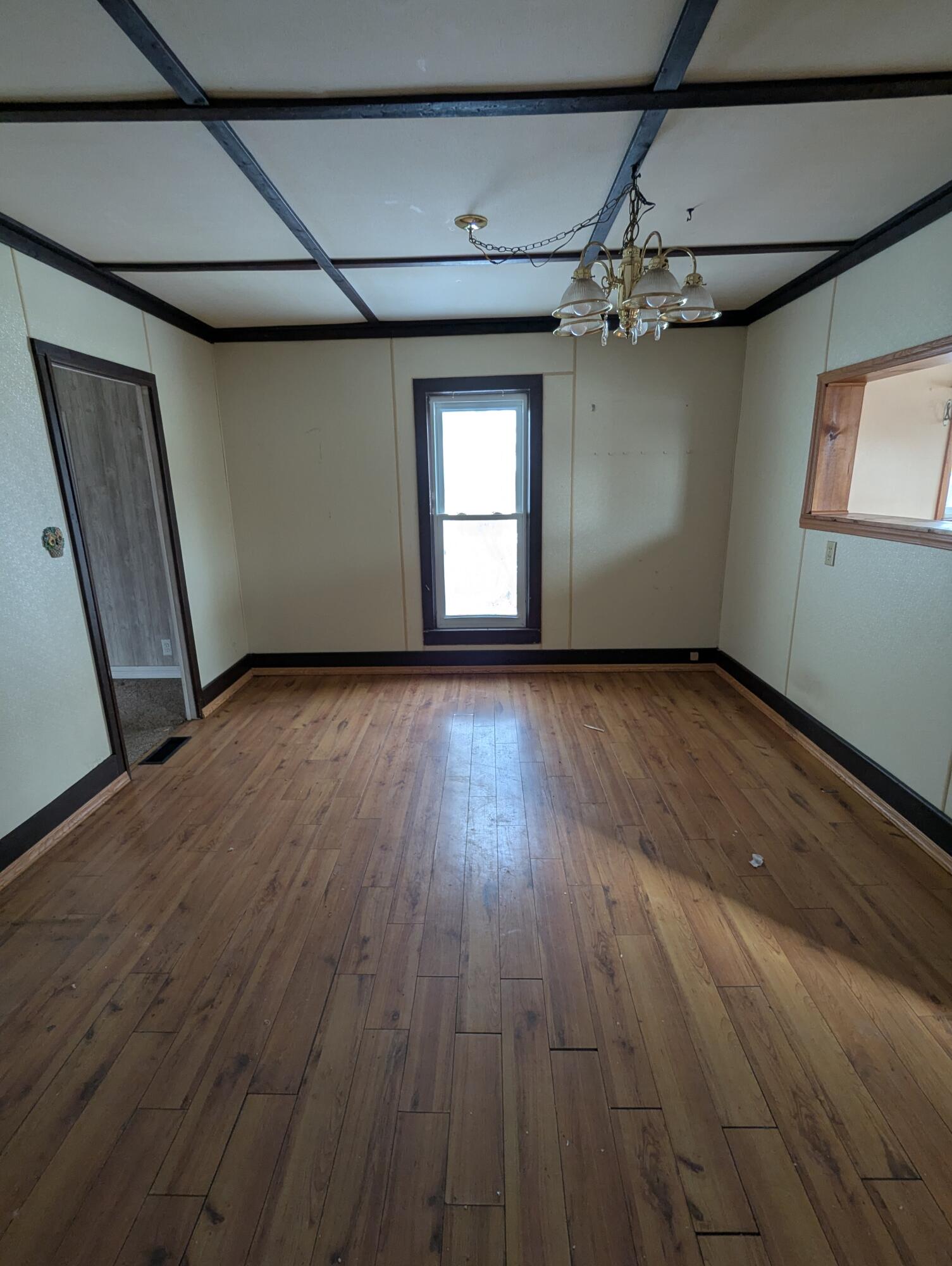 613 East County Line Road Tekonsha, MI 49092 - Photo 7 of 14 613 E County Line Rd - eating area