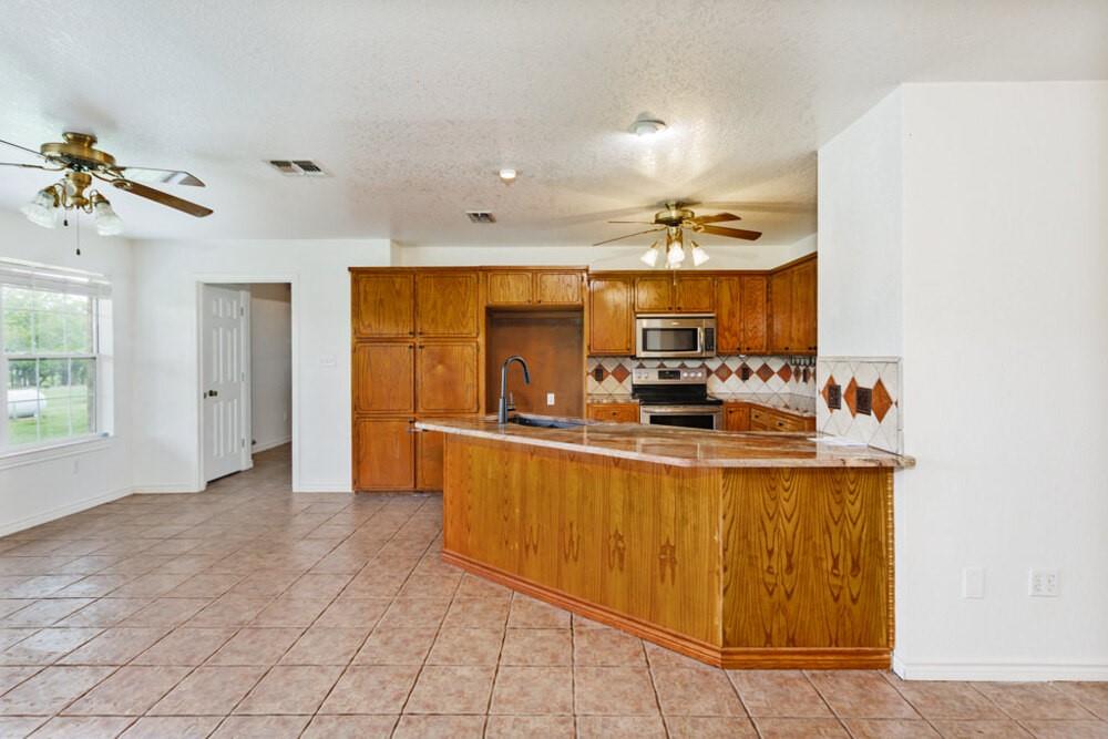 4316 Leona Road Bowie, TX 76230 - Photo 4 of 36