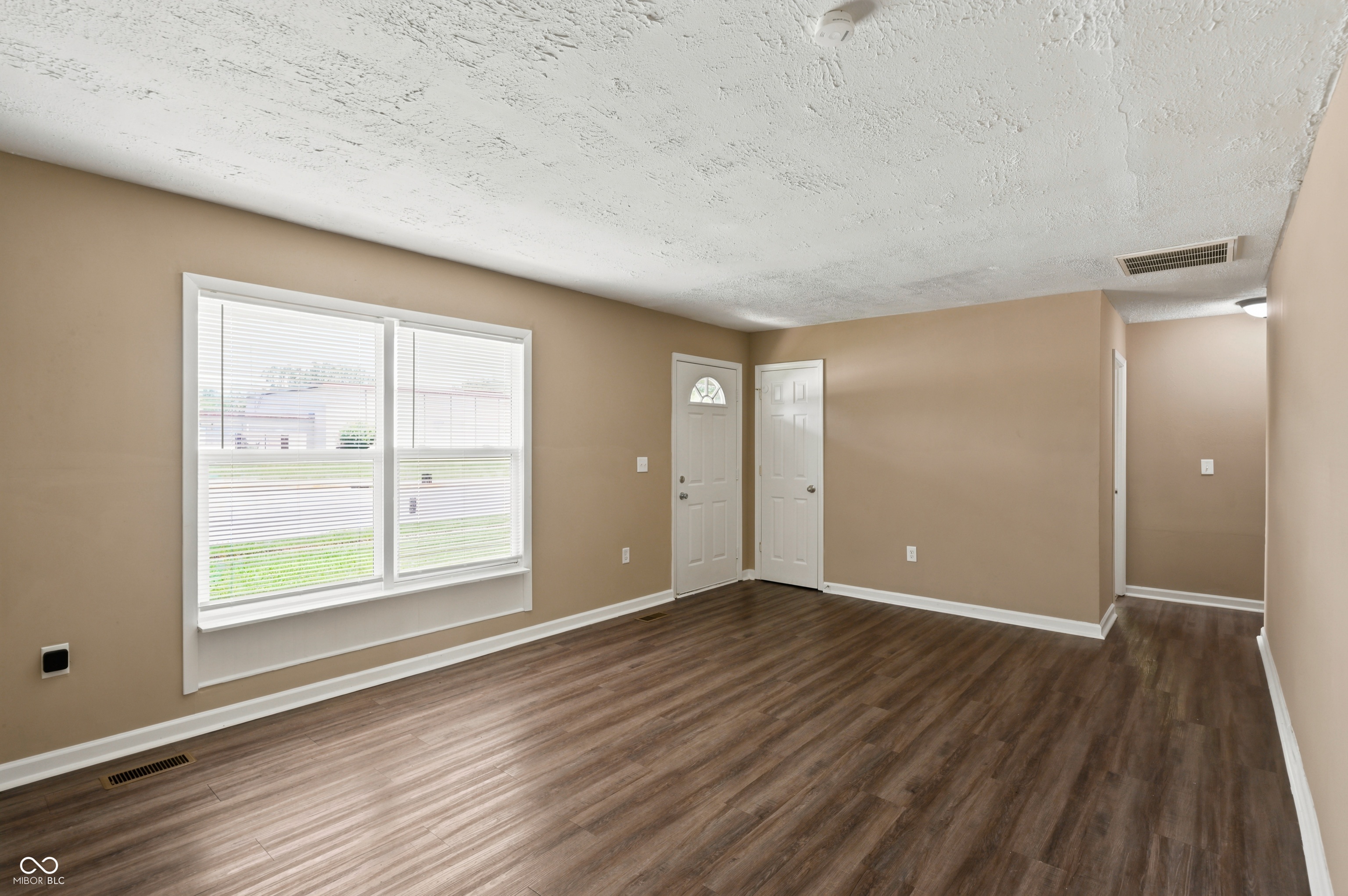 8619 Montery Road Indianapolis, IN 46226 - Photo 4 of 23