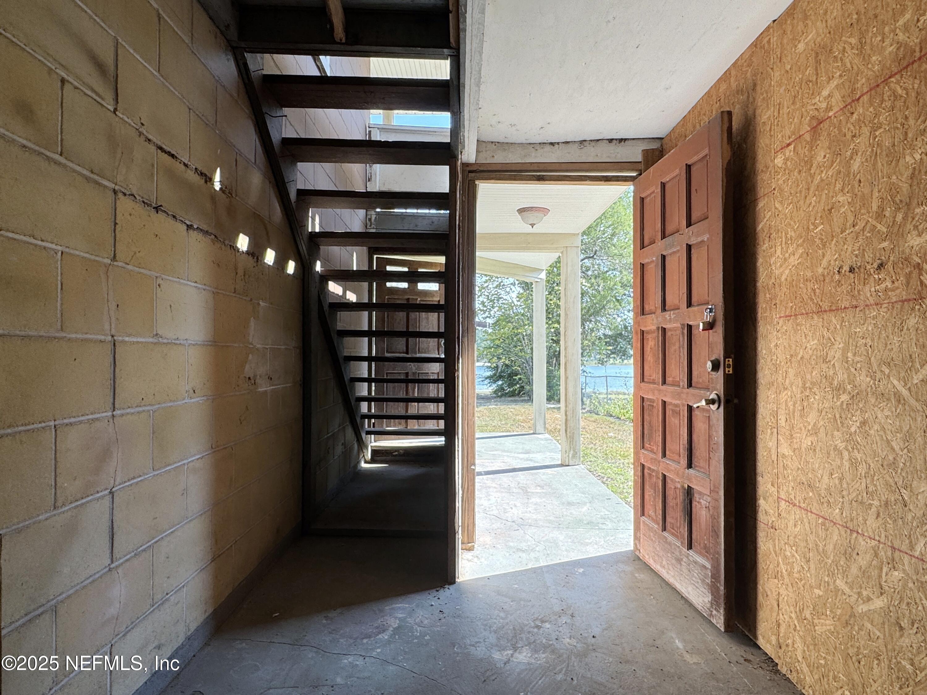 5756 Southeast 55th Terrace Keystone Heights, FL 32656 - Photo 19 of 35 a view of gallery with windows