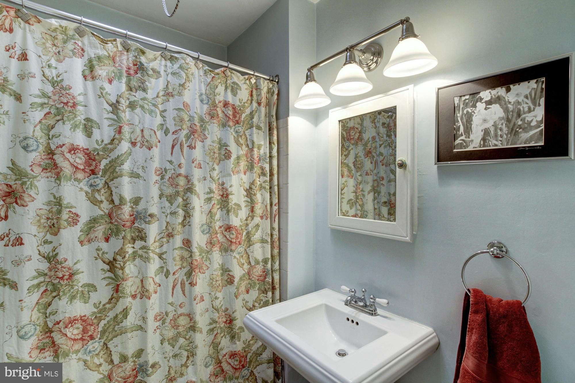 4418 Reservoir Road Northwest Washington, DC 20007 - Photo 12 of 24 Bath
