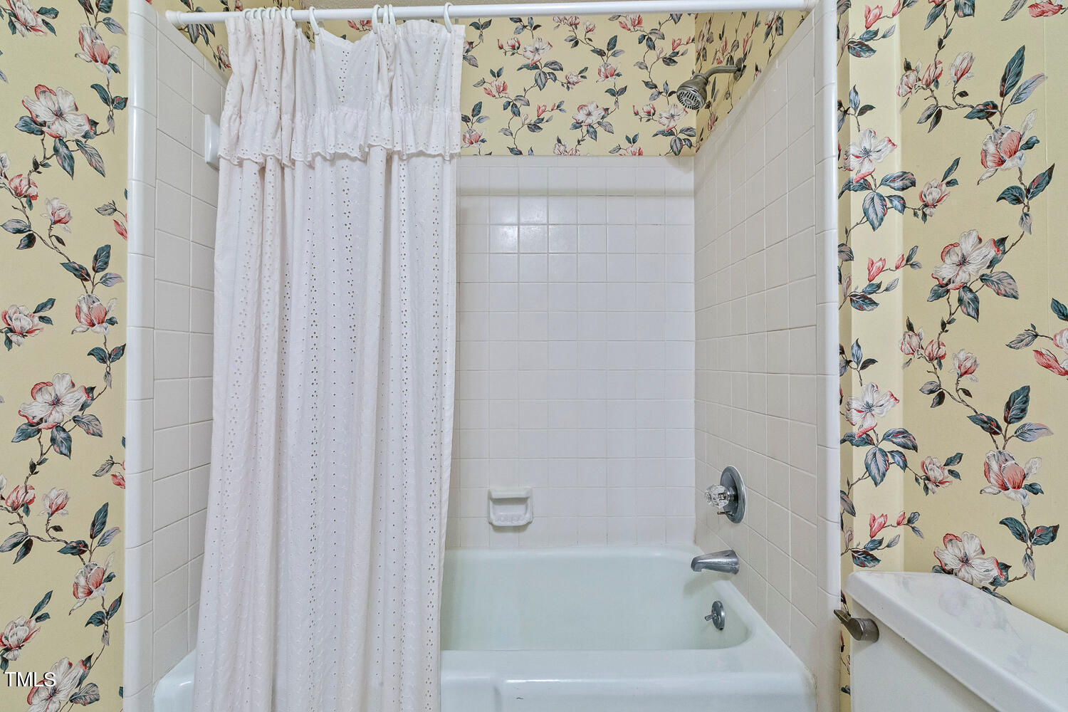 6013 Splitrock Trail Apex, NC 27539 - Photo 38 of 53 a bathroom with a bathtub and shower curtain