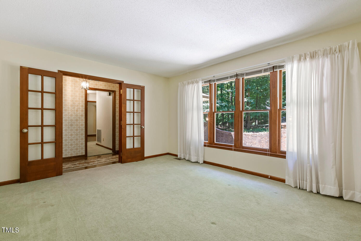 6013 Splitrock Trail Apex, NC 27539 - Photo 6 of 53 an empty room with windows and closet