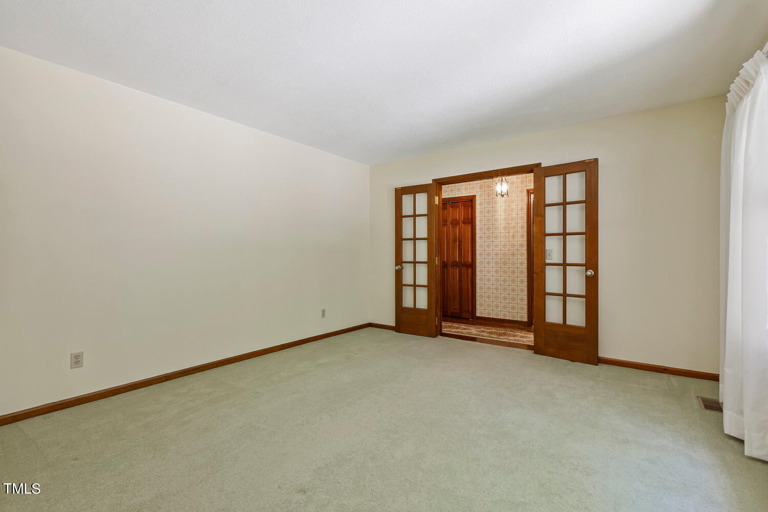 6013 Splitrock Trail Apex, NC 27539 - Photo 7 of 53 an empty room with windows