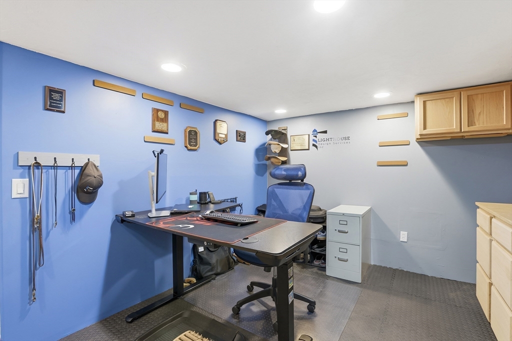 8 Maple Road Westford, MA 01886 - Photo 20 of 35
