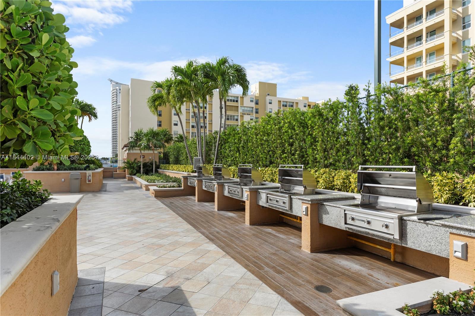 90 Alton Road, Unit 409 Miami Beach, FL 33139 - Photo 15 of 19