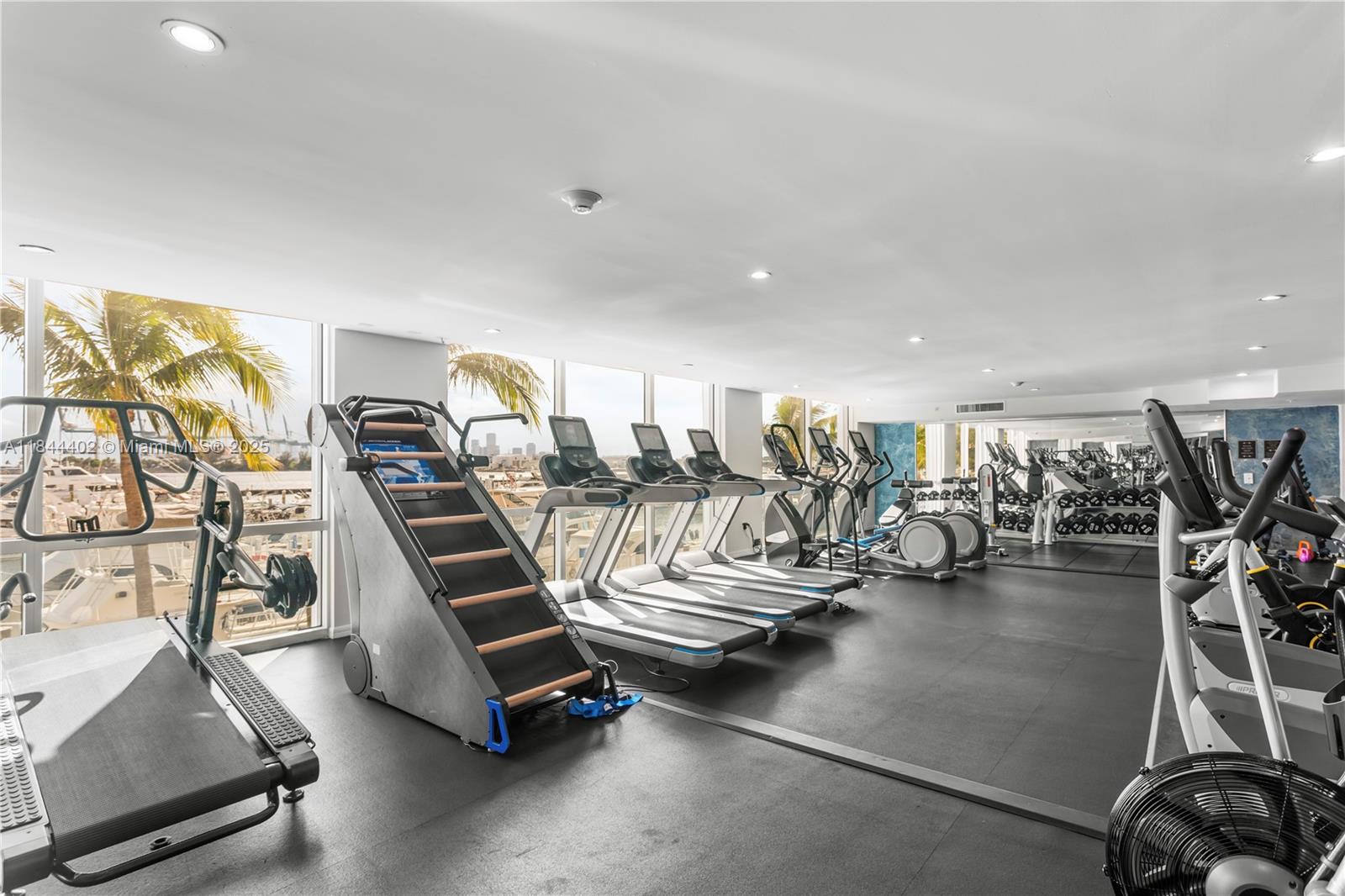 90 Alton Road, Unit 409 Miami Beach, FL 33139 - Photo 18 of 19