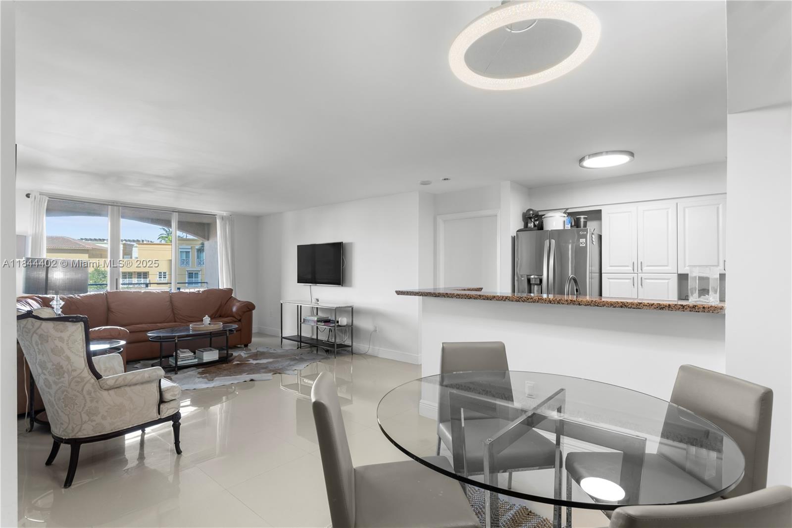 90 Alton Road, Unit 409 Miami Beach, FL 33139 - Photo 2 of 19