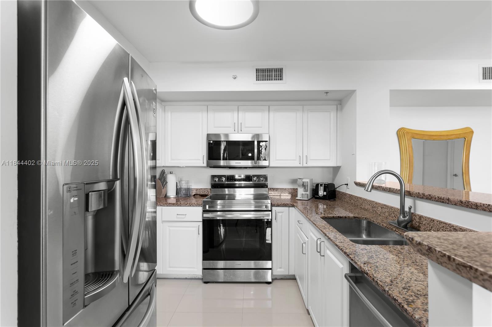 90 Alton Road, Unit 409 Miami Beach, FL 33139 - Photo 3 of 19