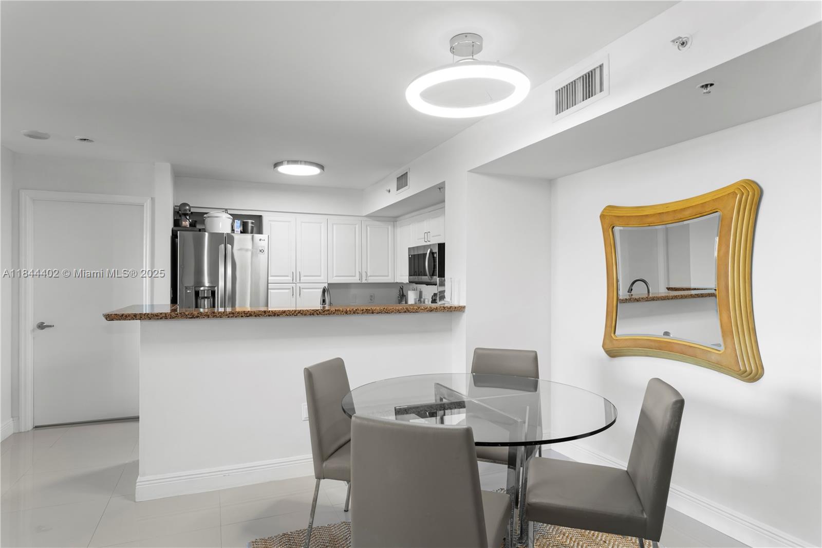 90 Alton Road, Unit 409 Miami Beach, FL 33139 - Photo 4 of 19