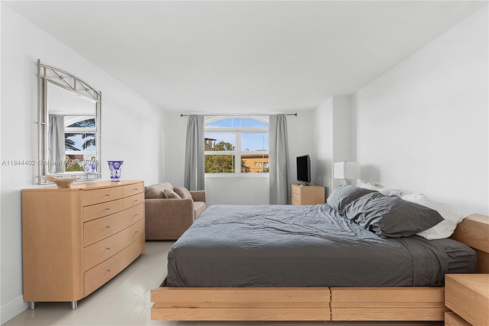 90 Alton Road, Unit 409 Miami Beach, FL 33139 - Photo 6 of 19