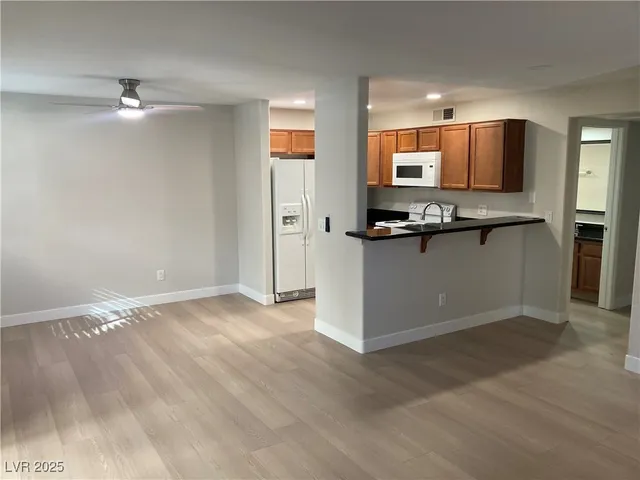 $1,550 | 3145 East Flamingo Road, Unit 1054, Las Vegas, NV 89121