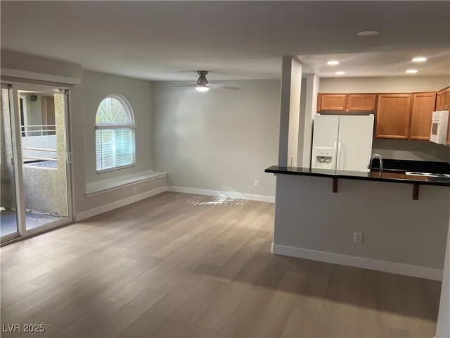 $1,550 | 3145 East Flamingo Road, Unit 1054, Las Vegas, NV 89121