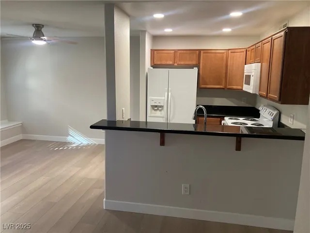 $1,550 | 3145 East Flamingo Road, Unit 1054, Las Vegas, NV 89121