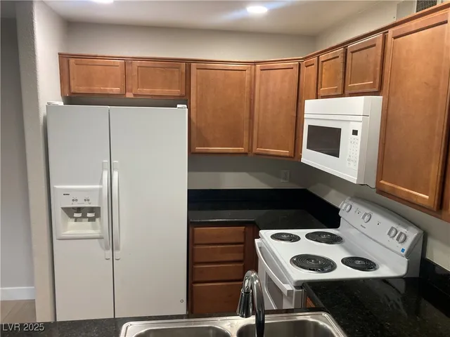 $1,550 | 3145 East Flamingo Road, Unit 1054, Las Vegas, NV 89121