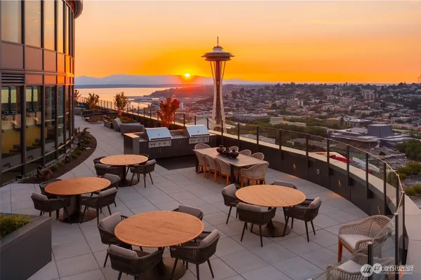 $599,995 | 2510 6th Avenue, Unit 1103, Seattle, WA 98121