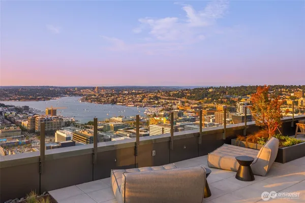 $599,995 | 2510 6th Avenue, Unit 1103, Seattle, WA 98121