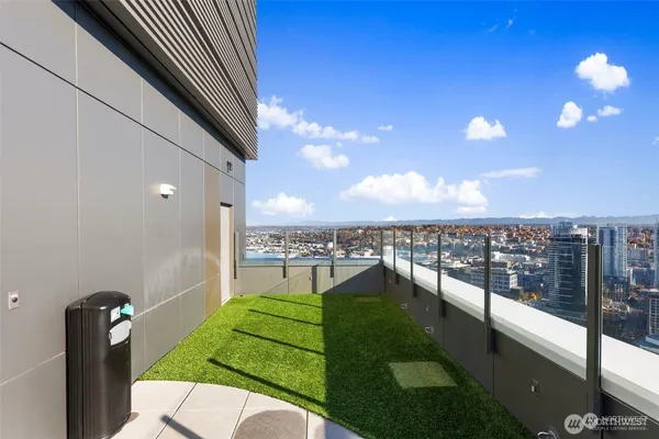 $599,995 | 2510 6th Avenue, Unit 1103, Seattle, WA 98121