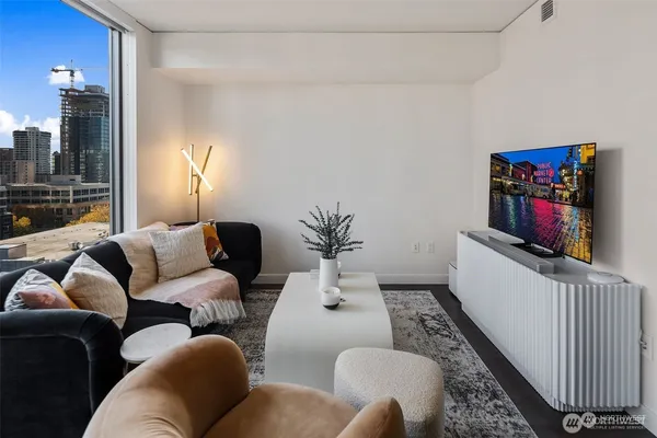 $599,995 | 2510 6th Avenue, Unit 1103, Seattle, WA 98121