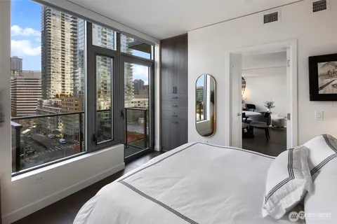 $599,995 | 2510 6th Avenue, Unit 1103, Seattle, WA 98121