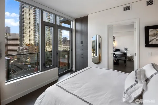 $599,995 | 2510 6th Avenue, Unit 1103, Seattle, WA 98121