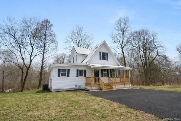 $799,900 | 570 Kings Highway, Valley Cottage, NY 10989