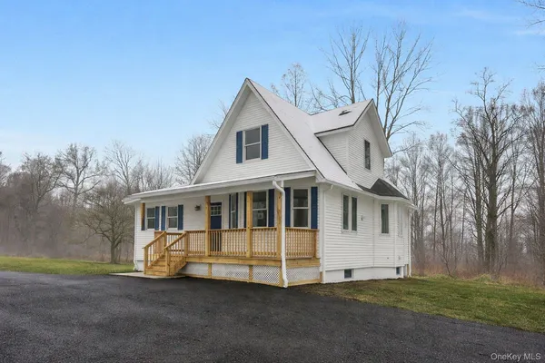 $799,900 | 570 Kings Highway, Valley Cottage, NY 10989