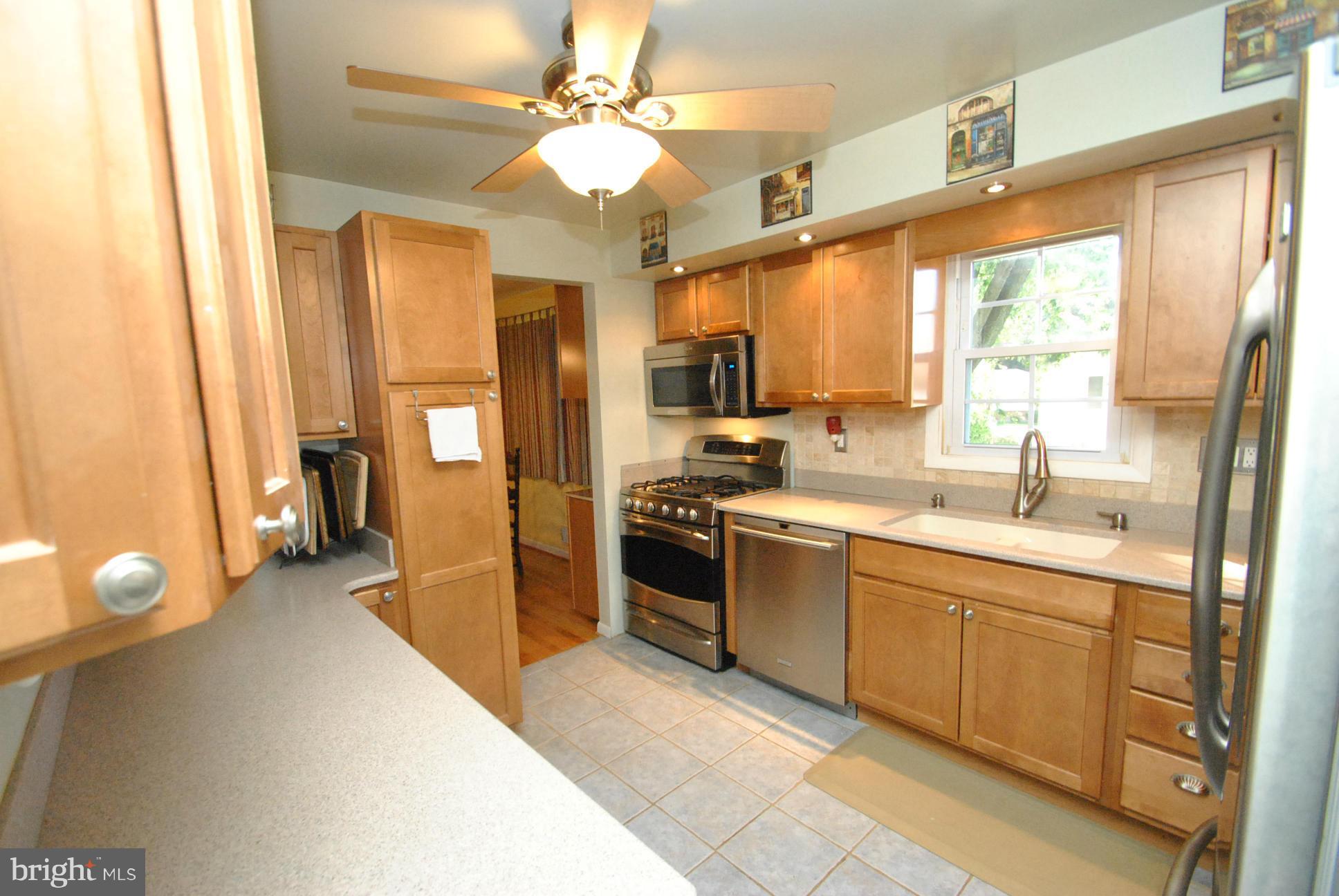 8128 Conduit Road Baltimore, MD 21234 - Photo 5 of 23 COMPLETELY UPDATED KITCHEN - STAINLESS STEEL APPS