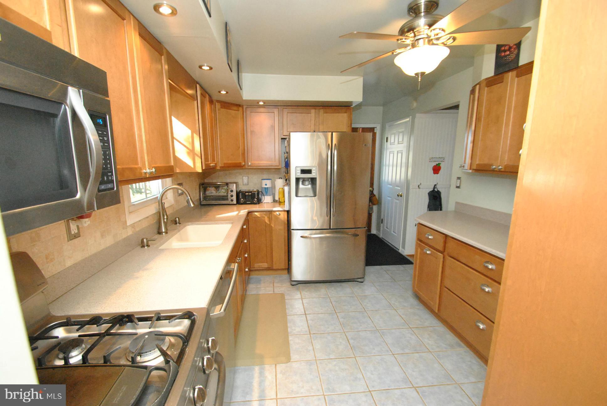 8128 Conduit Road Baltimore, MD 21234 - Photo 6 of 23 COMPLETELY UPDATED KITCHEN - STAINLESS STEEL APPS