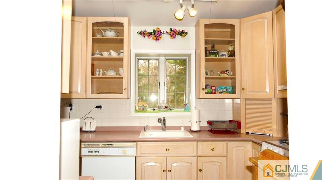 18 Perry Road East Brunswick, NJ 08816 - Photo 8 of 25 Gallery Image 8