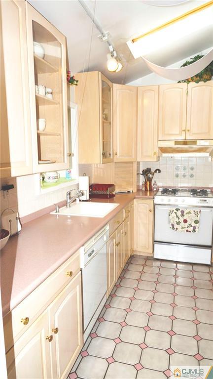 18 Perry Road East Brunswick, NJ 08816 - Photo 9 of 25 Gallery Image 9