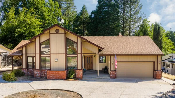 $449,000 | 17608 Lake Forest Drive, Penn Valley, CA 95946