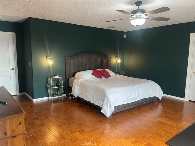 a view of empty room with washer and dryer