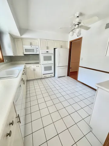 $3,850 | 1836 Wildberry Drive, Unit D, Glenview, IL 60025