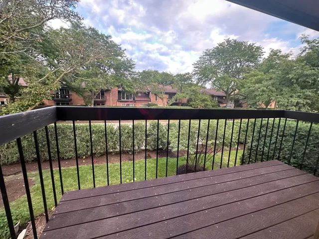 $3,850 | 1836 Wildberry Drive, Unit D, Glenview, IL 60025