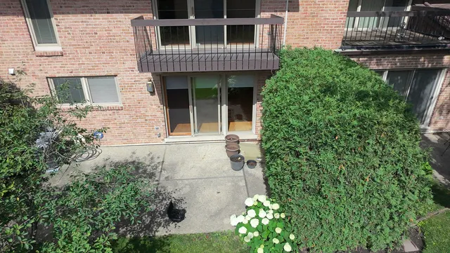 $3,850 | 1836 Wildberry Drive, Unit D, Glenview, IL 60025