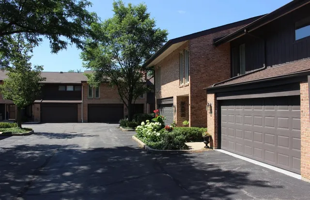 $3,850 | 1836 Wildberry Drive, Unit D, Glenview, IL 60025